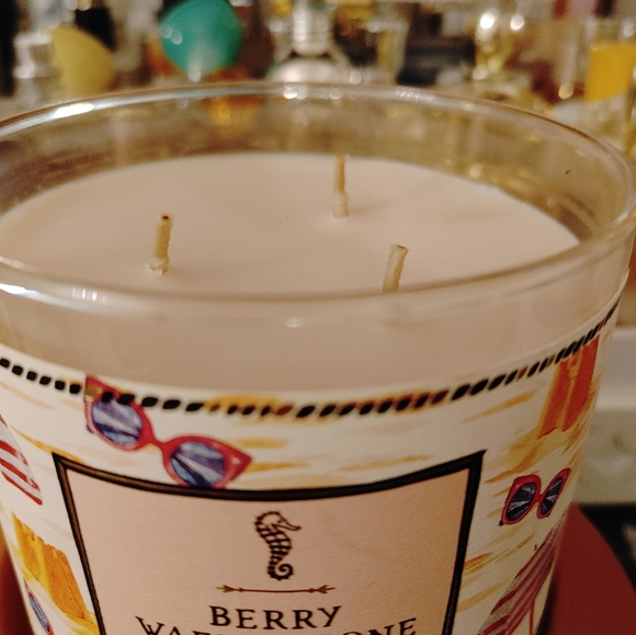 BATH & BODY WORKS 3 WICK CANDLE IN BERRY WAFFLE CONE - Picture 2 of 3
